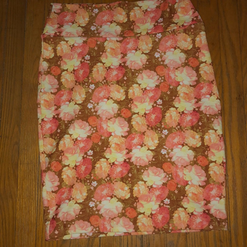 🔥NWOT LULAROE CASSIE SKIRT SIZE M